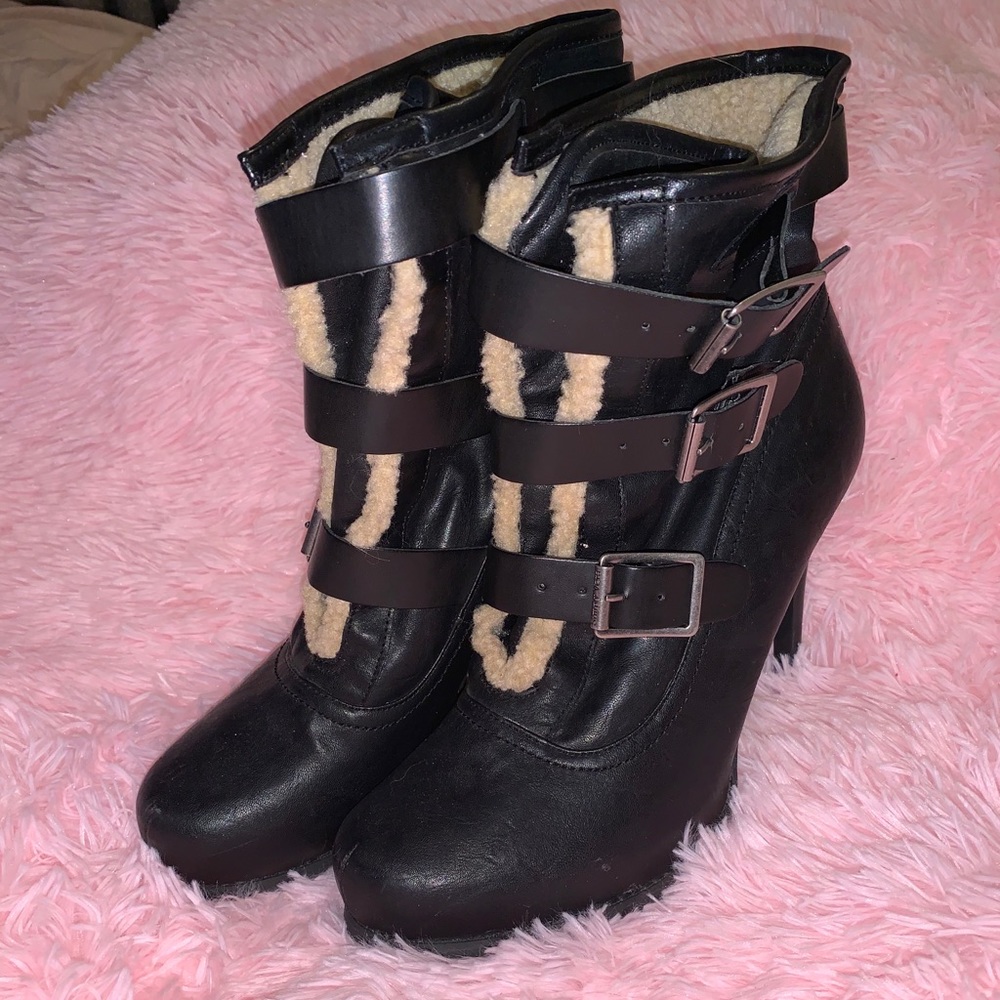 Simply Vera, Vera Wang black booties size 10